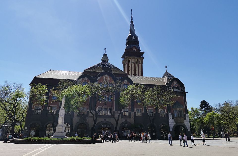 Subotica: Počelo uređenje "Beograđanke", fasadu će oslikati umetnici