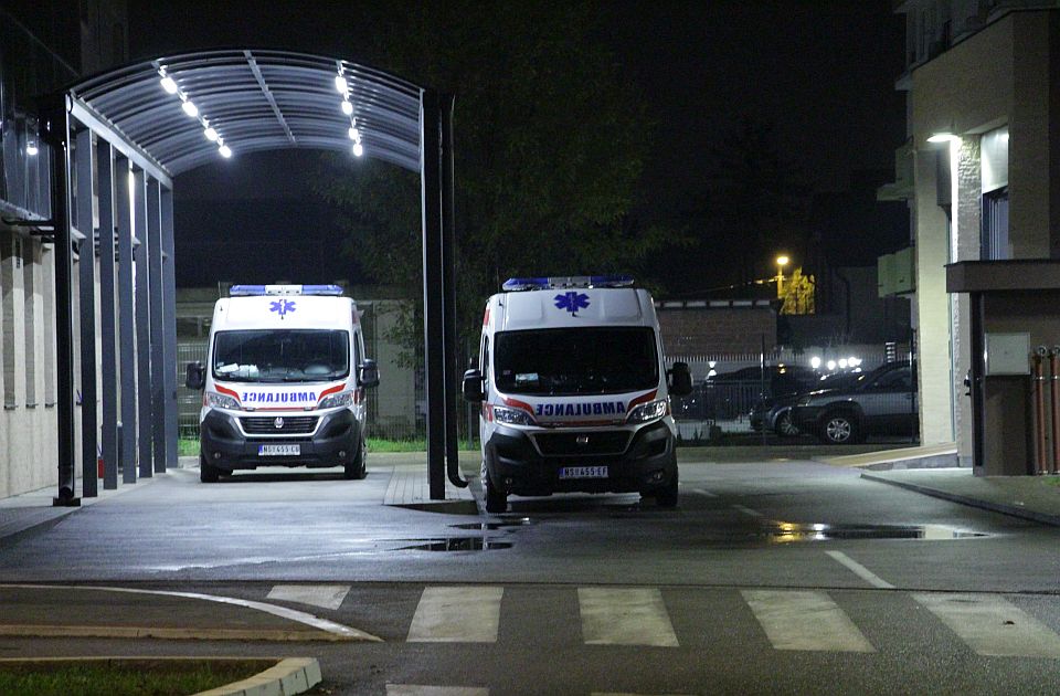 Automobil se zaleteo u demonstrante kod Sava centra: Dvoje povređenih