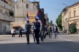 VIDEO: Vojni i policijski kadeti Srbije defilovali Prijedorom, Ambasada Srbije obavestila MSP BiH
