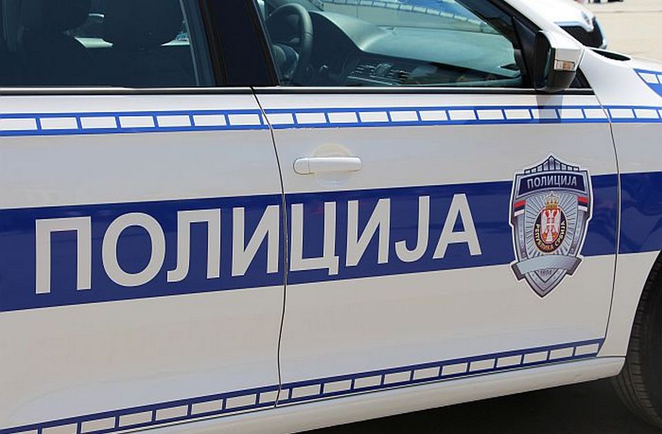 Izazvao udes kod Leskovca, odbio alkotestiranje, vređao i pretio policiji i lakše povredio policajca