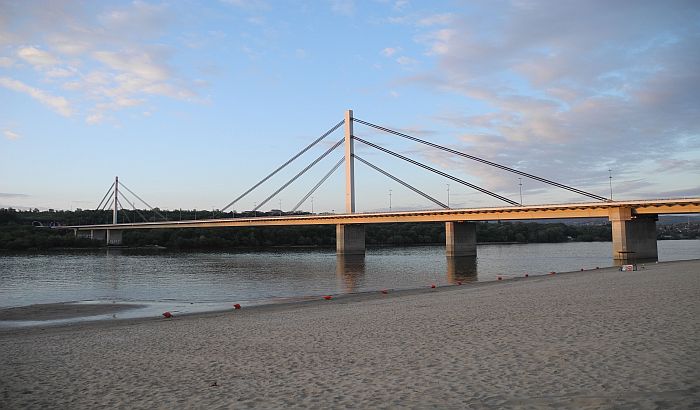 Muškarac teško povređen pri skoku sa Mosta slobode 