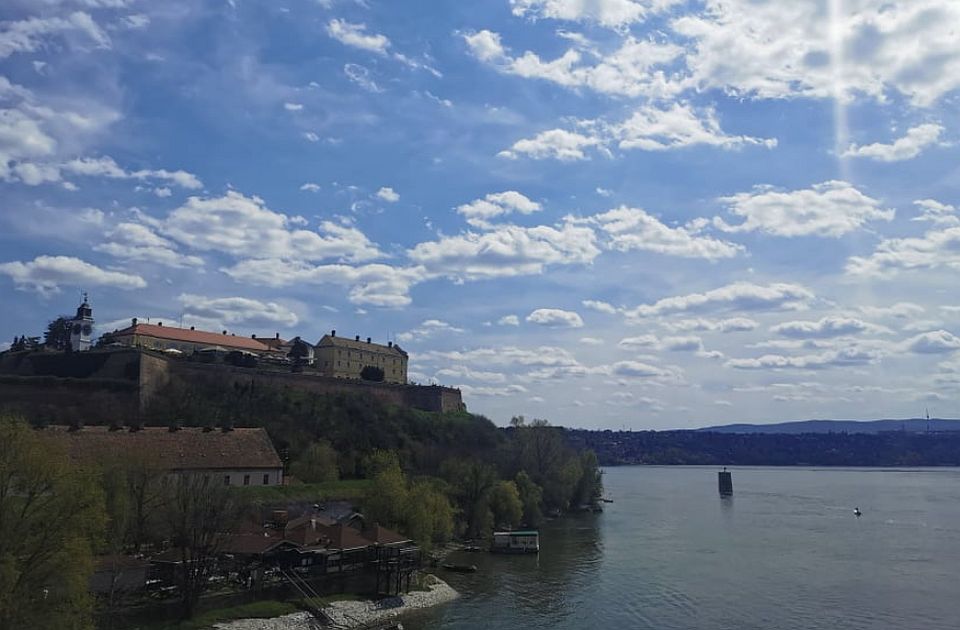 Pred Novosađanima nekoliko vedrijih dana, uz blagi porast temperature