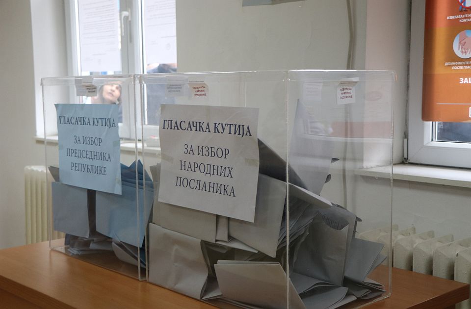 Ipsos/CeSid: SNS pobeđuje, Ujedinjeni druga najjača opcija u Srbiji