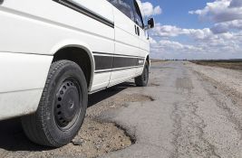 Menja se režim saobraćaja na deonici od petlje Sirig do petlje Novi Sad sever - krpiće se rupe