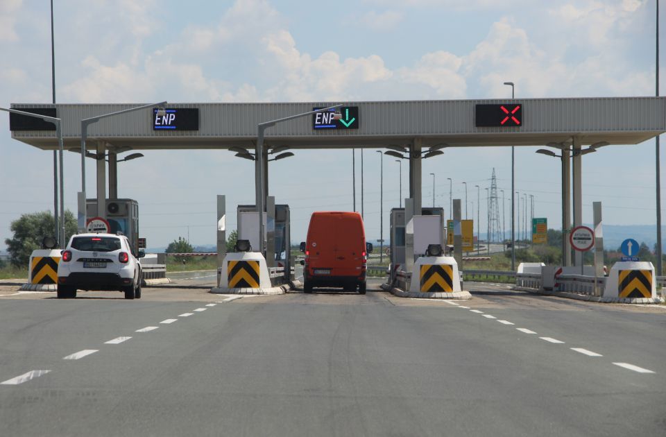 Izmena saobraćaja na auto-putu kod Novog Sada zbog košenja trave