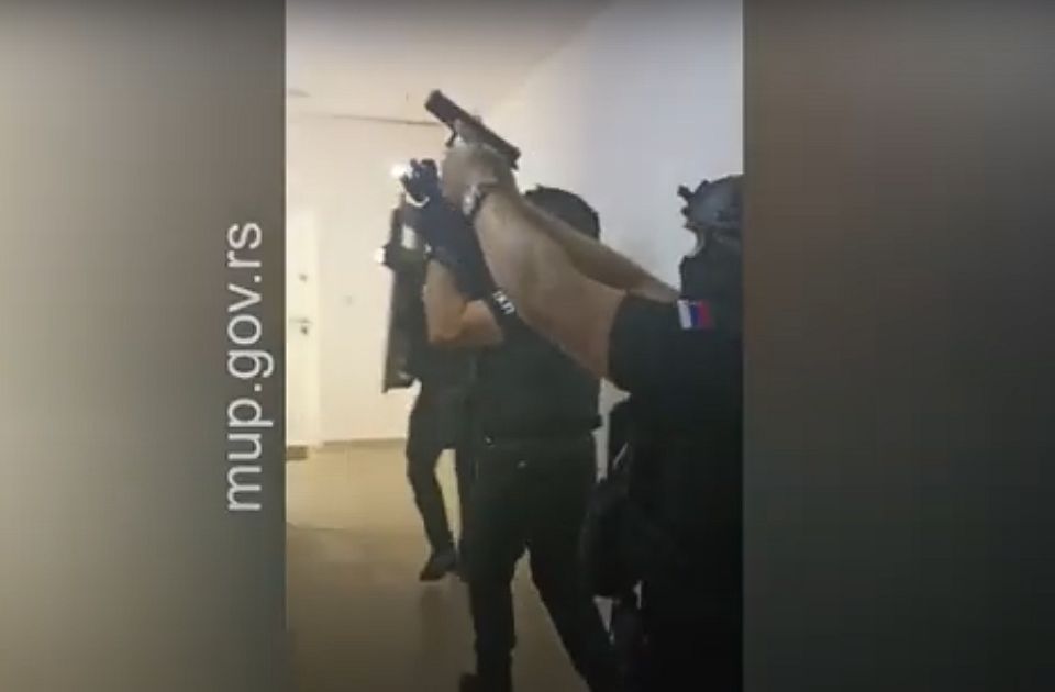VIDEO: Objavljen snimak hapšenja osumnjičenog za terorističko udruživanje