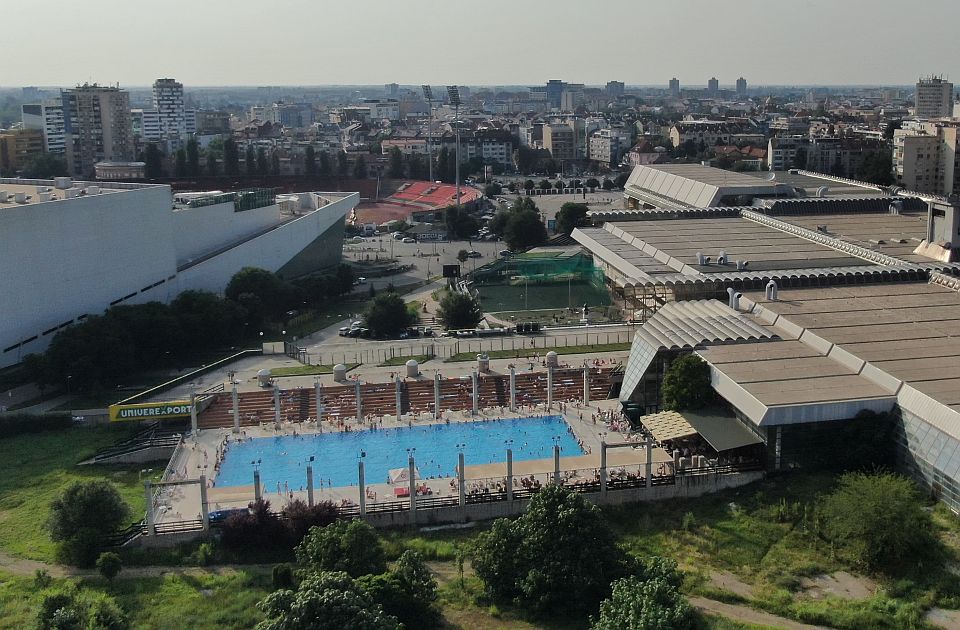 Noćno kupanje u petak i subotu na otvorenom bazenu na Spensu