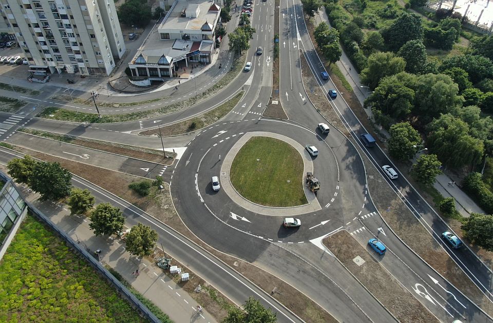 Četvrtina vozača ne zna kako se pravilno signalizira u kružnom toku