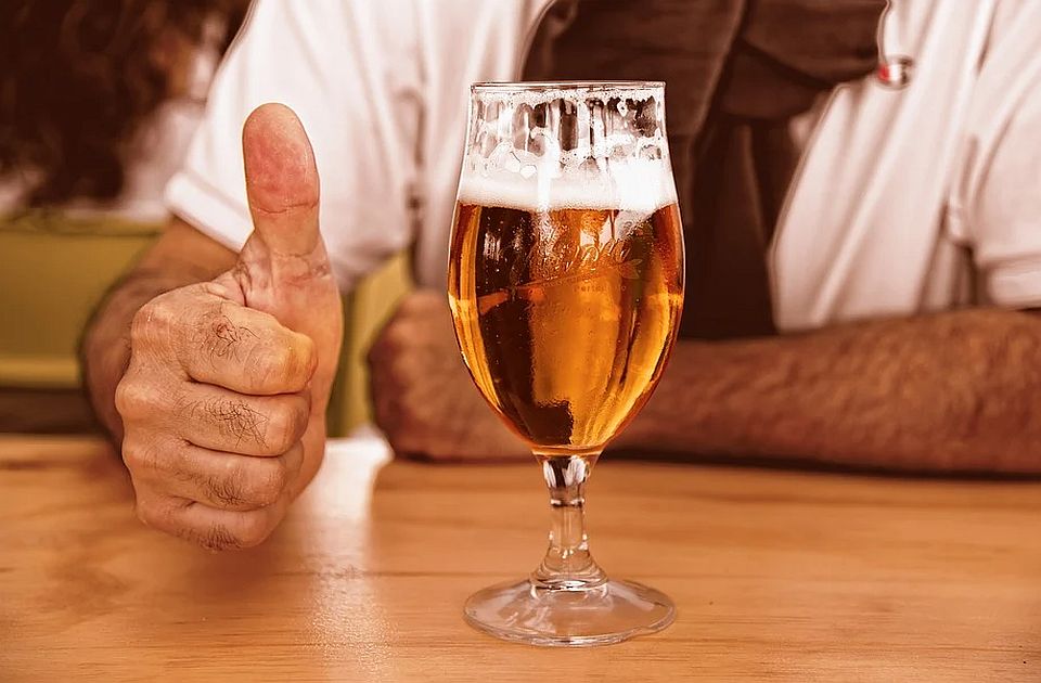 Naučnici uspeli da povežu dužinu prstiju sa alkoholizmom