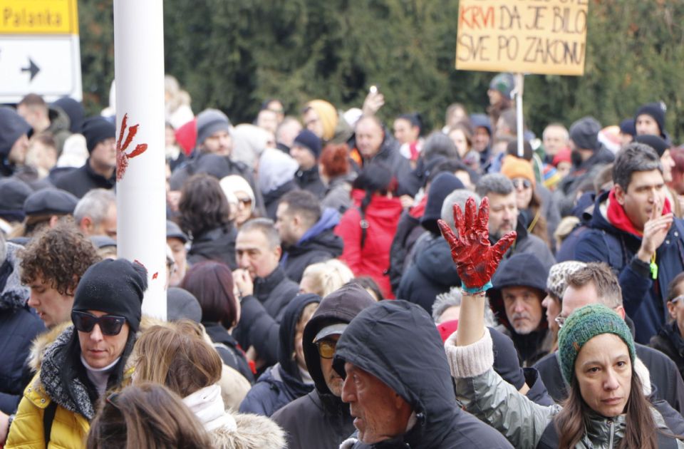 Hiljadu građana učestvovalo u jučerašnjem protestu u Novom Sadu