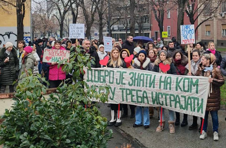 VIDEO Skup podrške ispred "Đorđe Natošević": Kolektiv izglasao obustavu rada i za narednu nedelju