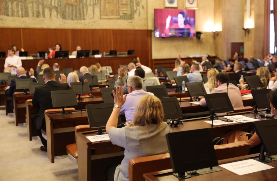 Vlast zadovoljna budžetom, opozicija upozorava da se uglavnom radi o šminkanju grada