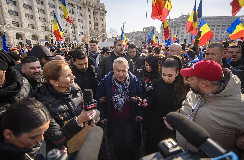 Hiljade Rumuna na ulicama Bukurešta: Podržavaju desnog populistu Kalina Đorđeskua