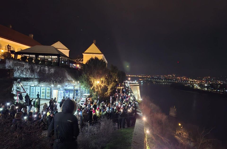 FOTO, VIDEO: Petrovaradinska tvrđava zasijala za studente