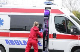 Sudar tri vozila pored zgrade Hitne pomoći: Povređena žena