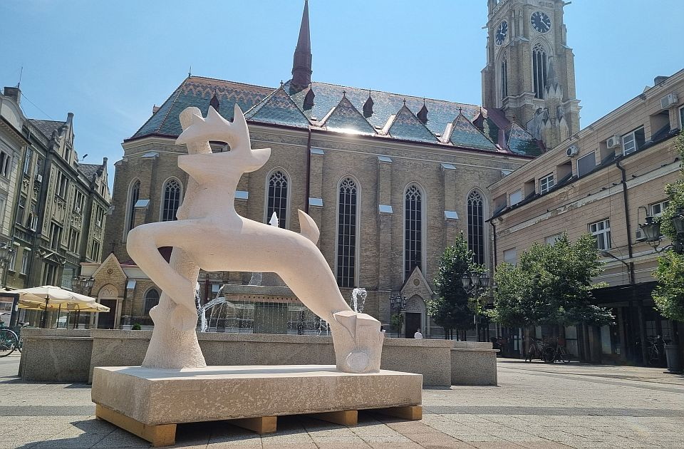 FOTO: Kakve su to skulpture u Katoličkoj porti?