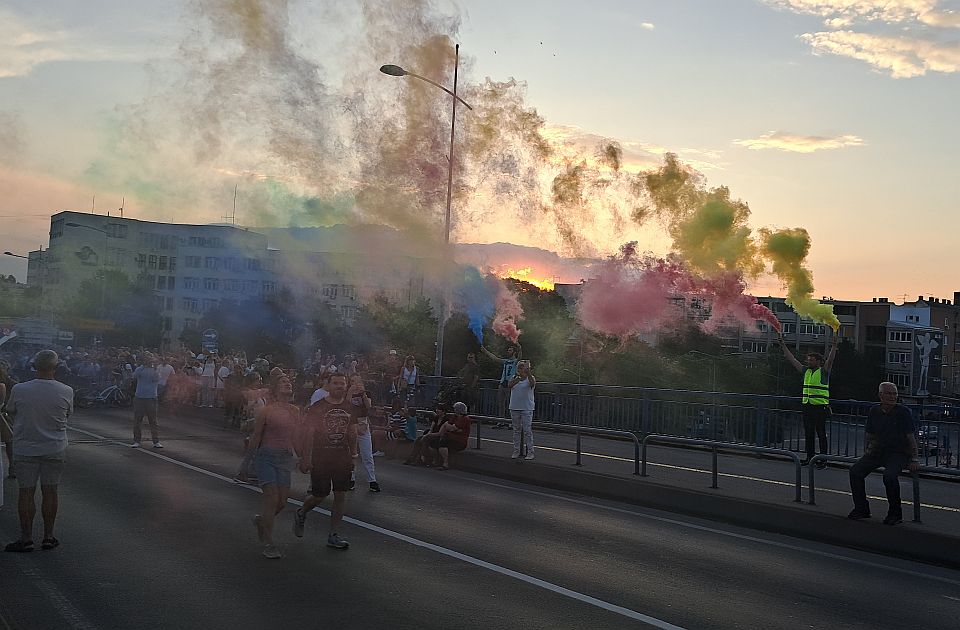 FOTO, VIDEO: Pogledajte kako je izgledala blokada Varadinskog mosta za vreme Exita