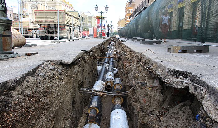 FOTO, VIDEO: Deo centra Novog Sada neprohodan za pešake i vozila