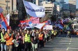 FOTO, VIDEO: Novosadski studenti krenuli peške u Beograd