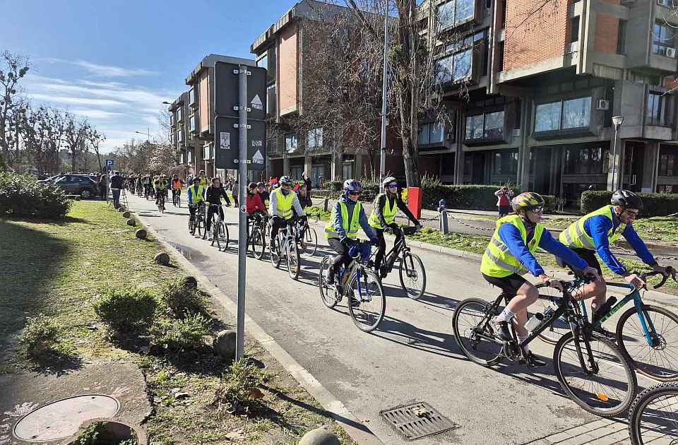 FOTO, VIDEO: I biciklisti krenuli iz Novog Sada za Beograd