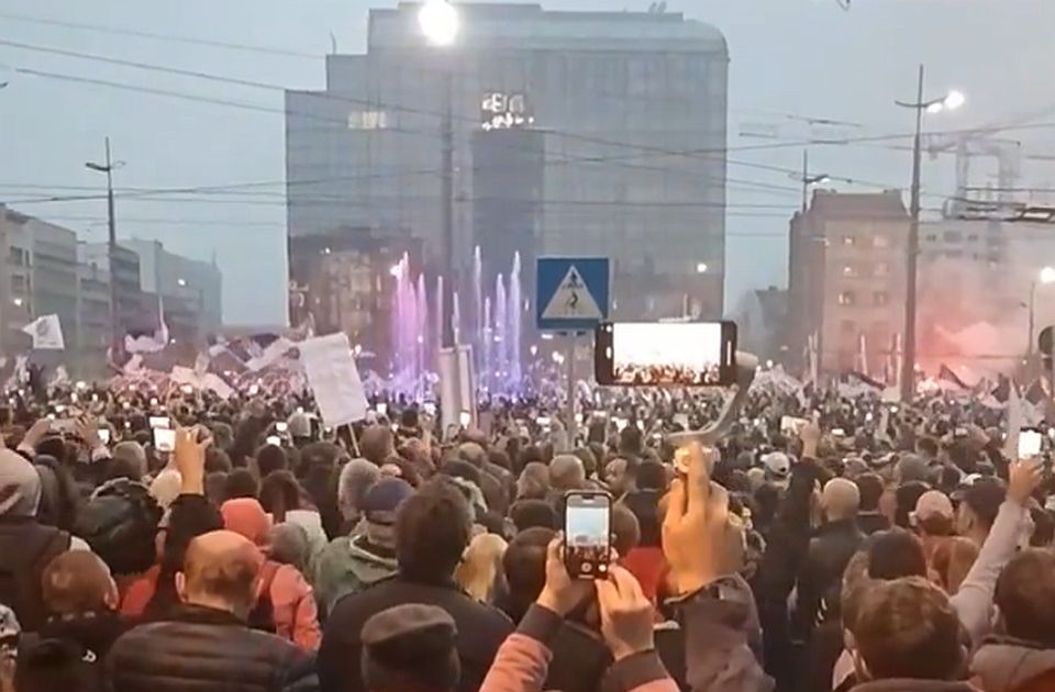 VIDEO: "Bože pravde" odzvanjalo Beogradom na protestu "15. za 15"