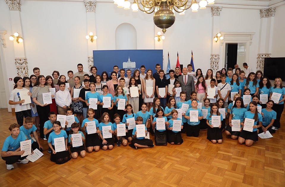 Najboljim novosadskim učenicima dodeljene Vidovdanske nagrade