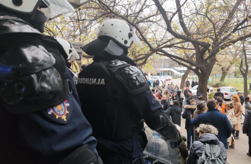 FOTO, VIDEO Završen drugi dan blokade suda u Novom Sadu: Pogledajte šta se sve dešavalo