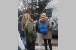 VIDEO: Kombi udario studenta na blokadi kod beogradskog DIF-a