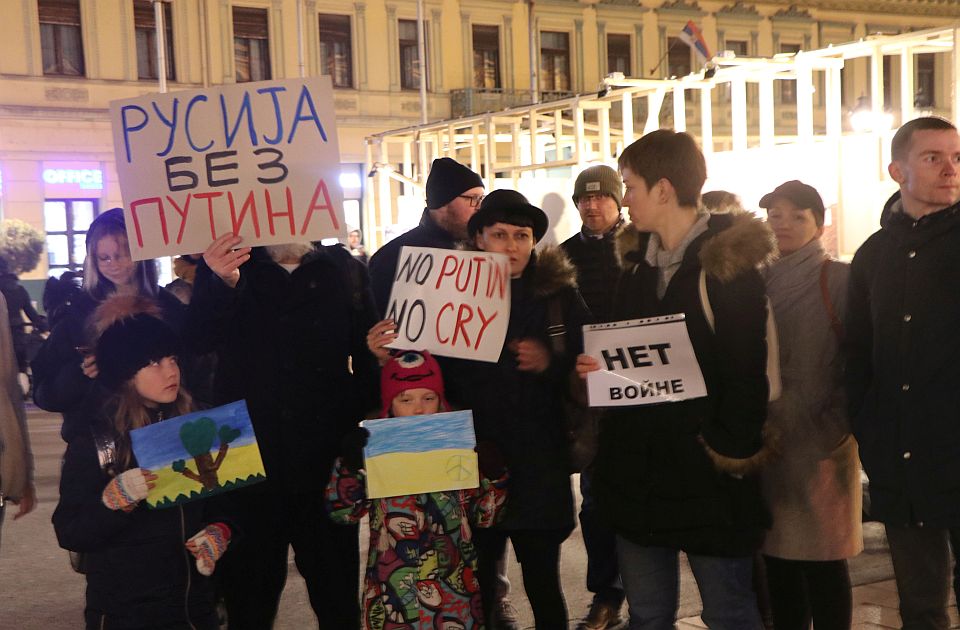 FOTO, VIDEO Sa Trga slobode poručeno "NE ratu": Putin bombarduje svoju braću