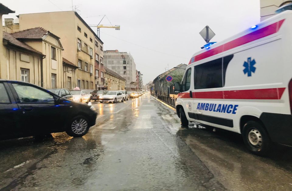 FOTO Udesi na kiši: Oborene dve pešakinje, dečak i mladić povređeni