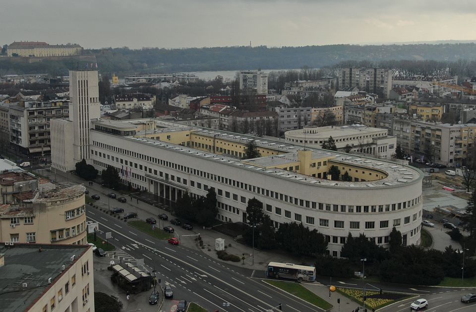 Danas sednica Skupštine Vojvodine, zaposlenima u Banovini rečeno da ne napuštaju zgradu