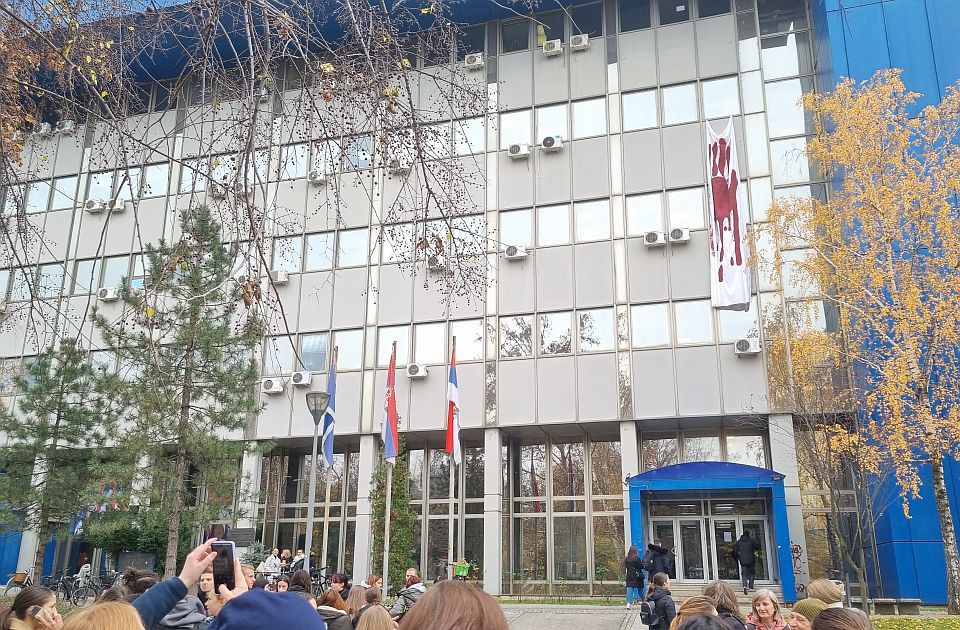 Studenti blokirali PMF - treći novosadski fakultet pod blokadom