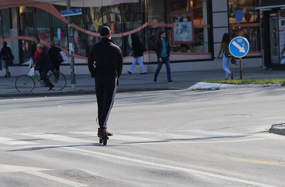 Više od 600 vozača električnih trotineta kažnjeno od promene zakona: Najviše u Novom Sadu i Beogradu