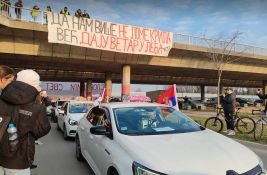 VIDEO: Veliki broj taksista stigao u Novi Sad po beogradske studente