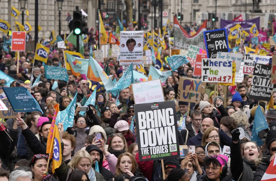 FOTO: U Velikoj Britaniji štrajkuje pola miliona zaposlenih