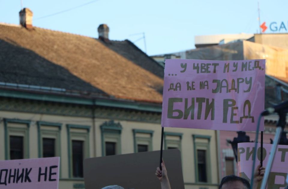 I Ministarstvo pravde apelovalo na ljude koji protestuju da poštuju Ustav i zakone