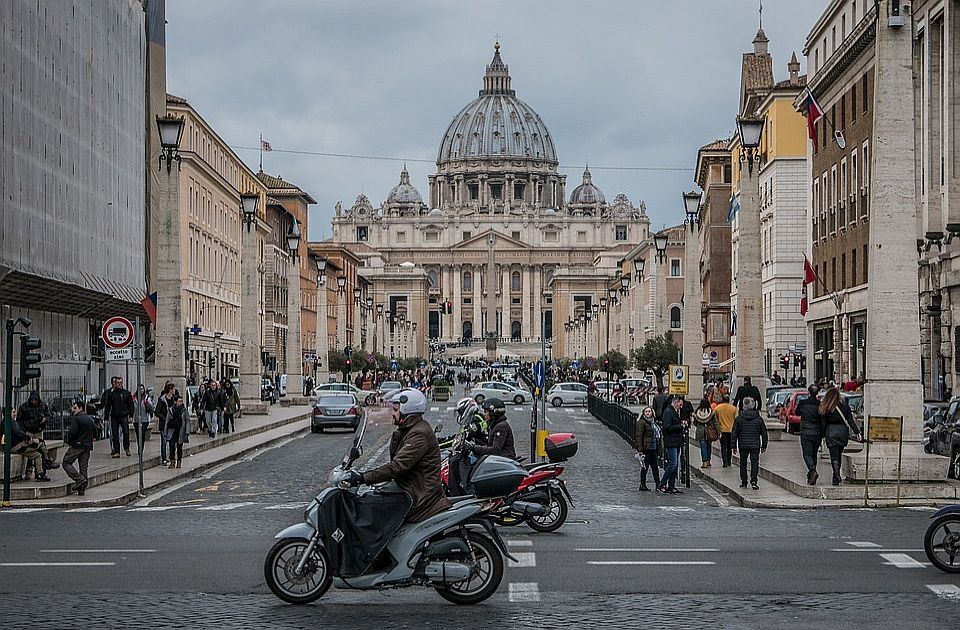 Italija ukinula maske na ulicama