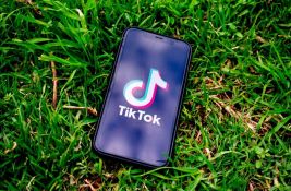 Trinaest američkih država tužilo Tiktok jer nanosi štetu mladima