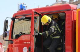 VIDEO: Požar u širem centru Novog Sada, crni dim kuljao iz stana