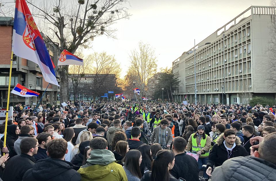 FOTO, VIDEO Novosadski studenti stigli iz Niša: Kandidati odbranili diplomski rad iz dizanja svesti