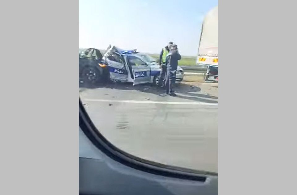 VIDEO: Policajac povređen dok je obezbeđivao zaustavljeni kamion na auto-putu kod Inđije