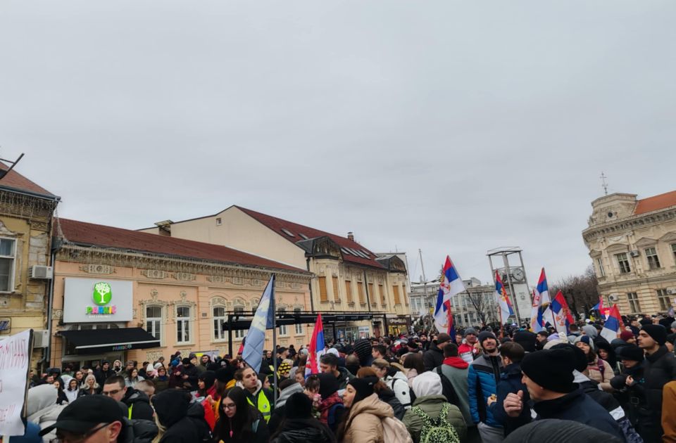 Završen skup u Sremskoj Mitrovici, okupljeni podržali studente: "Ovo je pravi Srem!"