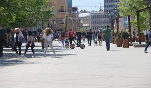 VIDEO, FOTO: Veliki petak i redovi ispred crkvi, prodavnica i knjižara