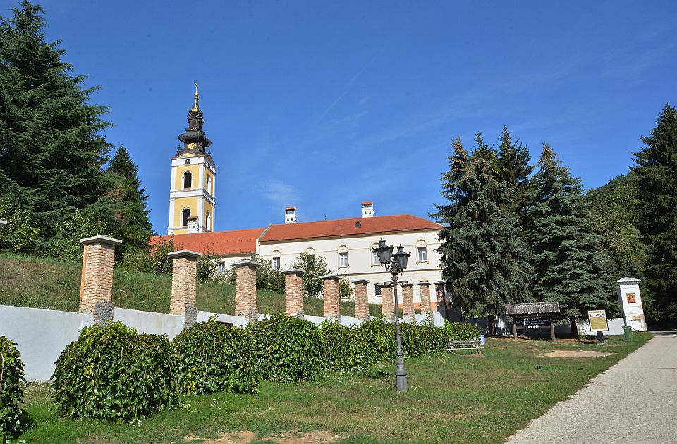 Grgeteg i ikonostas koji je oslikao Uroš Predić