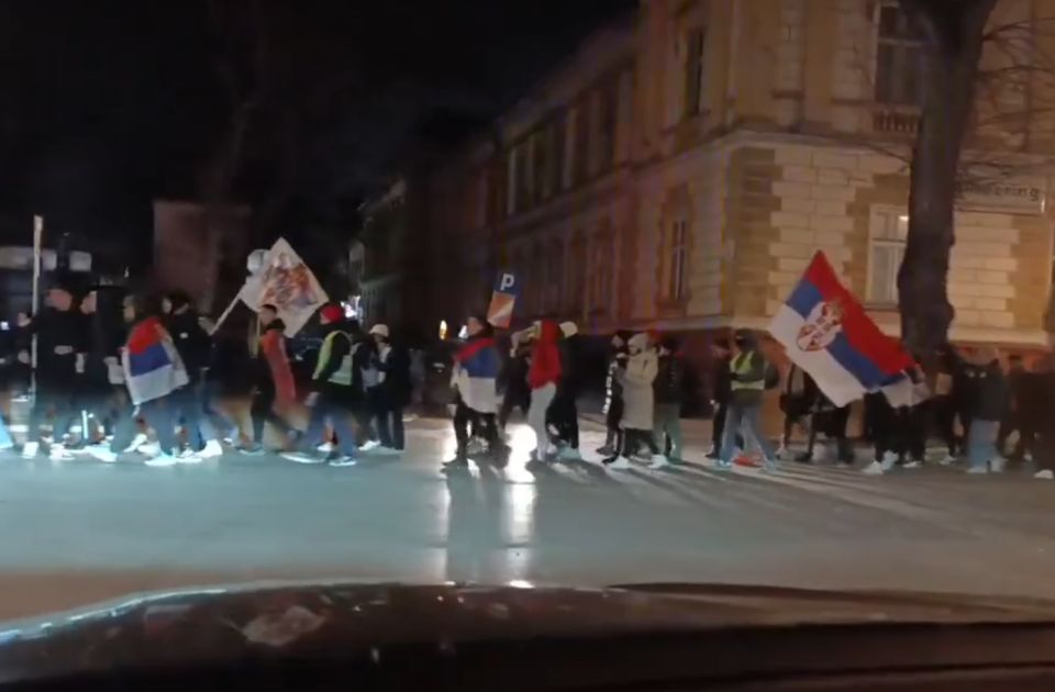 VIDEO: Subotički đaci i studenti marširaju ka Bajmoku u znak podrške svima u blokadama