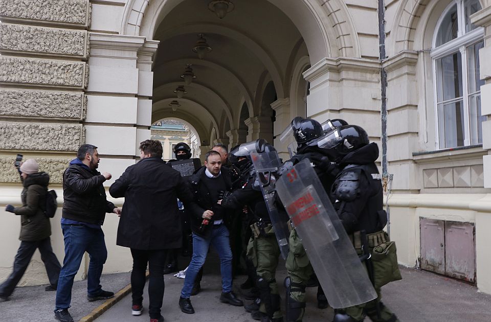 Zbog blokade Gradske kuće: Dvojica u Tužilaštvu na saslušanju