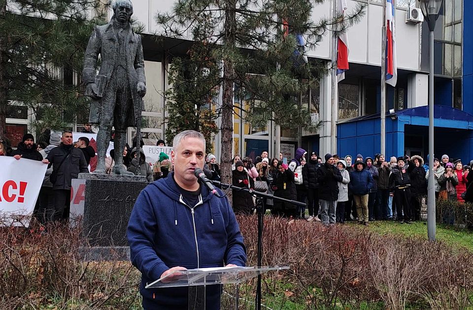 Pročitajte govor profesora PMF-a: Ovo je bitka za opstanak naše nacije, hobotnica isisava život