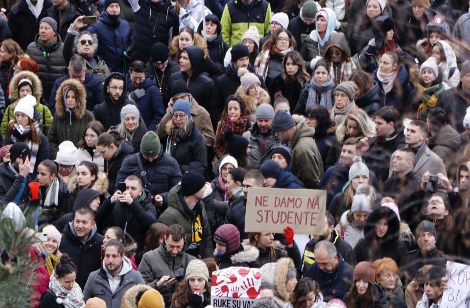 FOTO, VIDEO: Kako je izgledao protest profesora Univerziteta u Novom Sadu