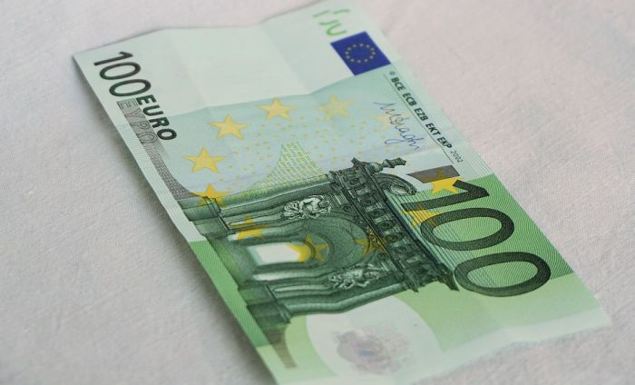 Uz pretnju nožem meštaninu Kulpina uzeo 100 evra i 500 kruna, naknadno tražio još para