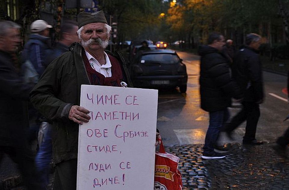 ANKETA: Da li vas zovu i posećuju stranački aktivisti? Recite nam kako reagujete kad kucaju na vrata